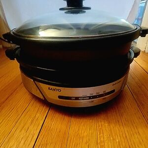 SANYO HPS-MC3 Stainless Steel 4.5 Qt. 3-in-1 Electric Multi-Cooker